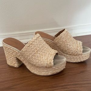 Women's Nessa Platform Mule Heels - Universal Thread • size 7